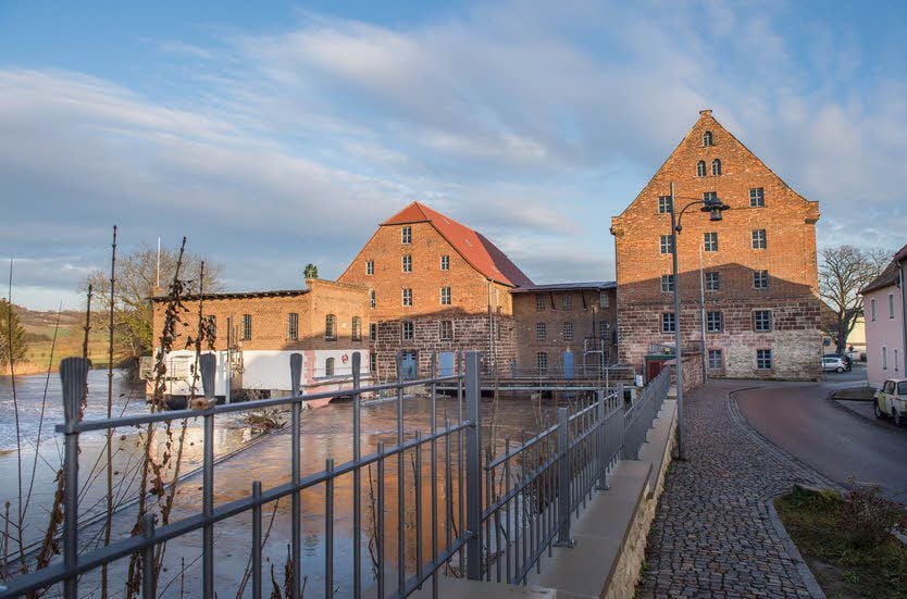 Das Gebäude der Mühle am Wehr ist vom Eigentümer saniert worden. Die Stadt hat zugesagt, bei der Einrichtung eines Mühlenmuseums zu helfen.