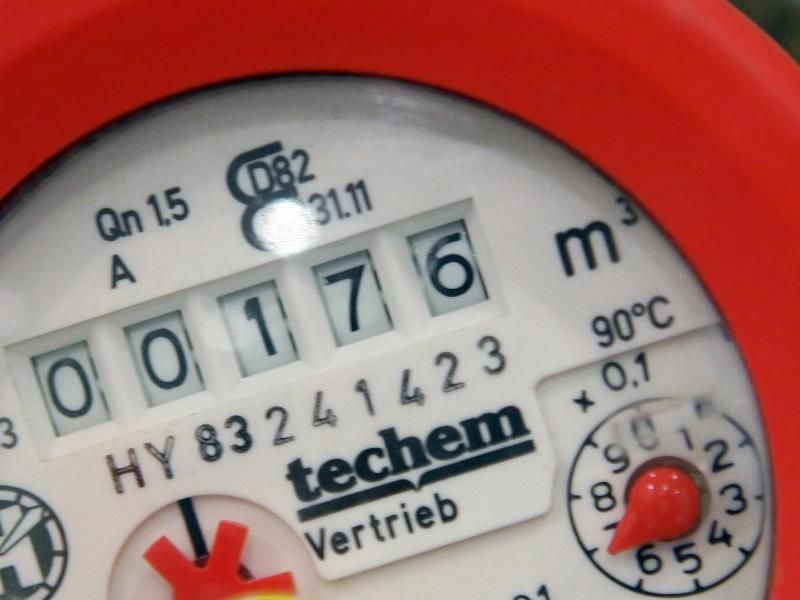 Ein Wasserverbrauchszähler der Firma Techem. Foto: Boris Roessler/Archiv