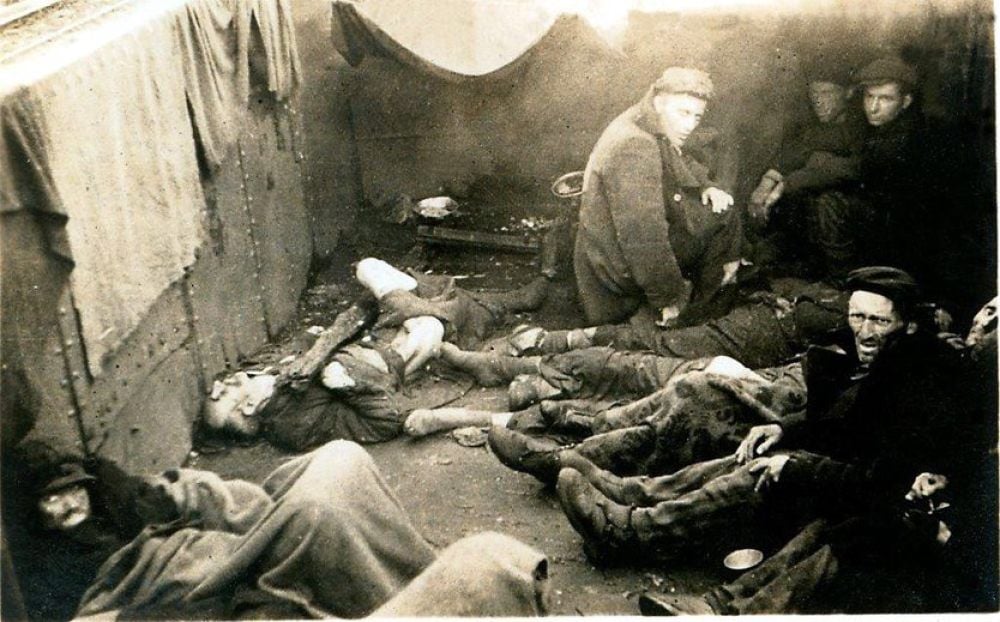Menachem Silberstein aus Israel stellte die Aufnahme 2013 zur Verfügung. Das Bild zu kommentieren, fehlen die Worte. Allerdings sieht Lothar Czoßek, der die Gedenkstätte aufgebaut hat, darin ein Zeugnis von unschätzbarem Wert für die Aufklärungsarbeit über das Außenlager „Wille“.