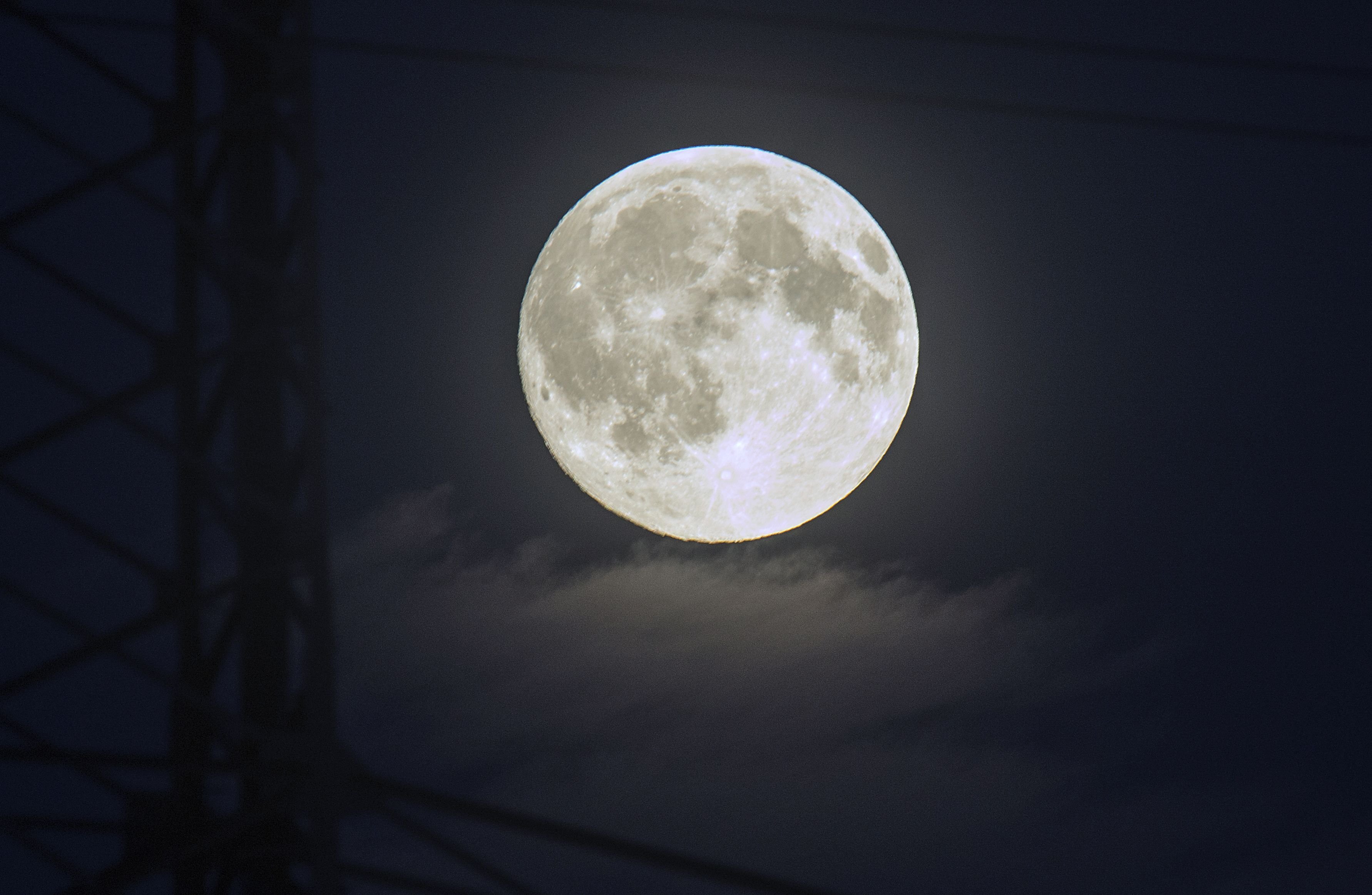 In der Nacht zu Sonntag wird der Vollmond besonders hell sein.