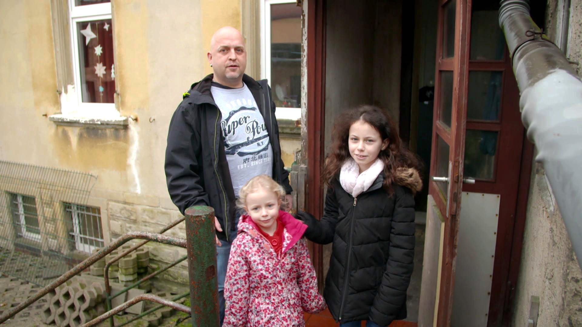Papa Dennis Falke (43) mit den Töchtern Linda (9) und Pia (5)