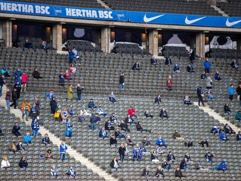 Hertha BSC wird möglicherweise mit weniger oder keinen Zuschauern planen müssen. Foto: Andreas Gora/dpa