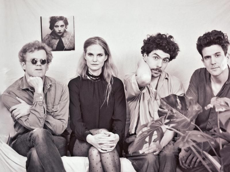 Hommage an die Dichterin Mascha Kaléko - Jonas Hauer (l-r), Dota Kehr, Janis Görlich und Jan Rohrbach. Foto: Annika Weinthal/Kleingeldprinzessin Records/dpa