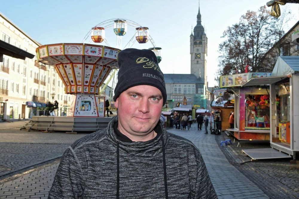 Toni Wieser kennt sich in jeder kleinsten Ecke des Weihnachtsmarktes aus. Kein Wunder - schließlich ist er der Marktmeister.