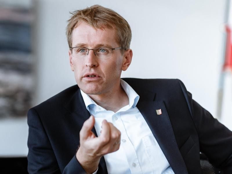 Daniel Günther (CDU), Ministerpräsident von Schleswig-Holstein, gibt ein Interview. Foto: Markus Scholz/Archiv