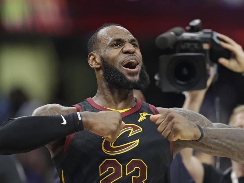 Basketball-Superstar LeBron James wechselt von den Cleveland Cavaliers zu den Los Angeles Lakers. Foto: Tony Dejak/AP
