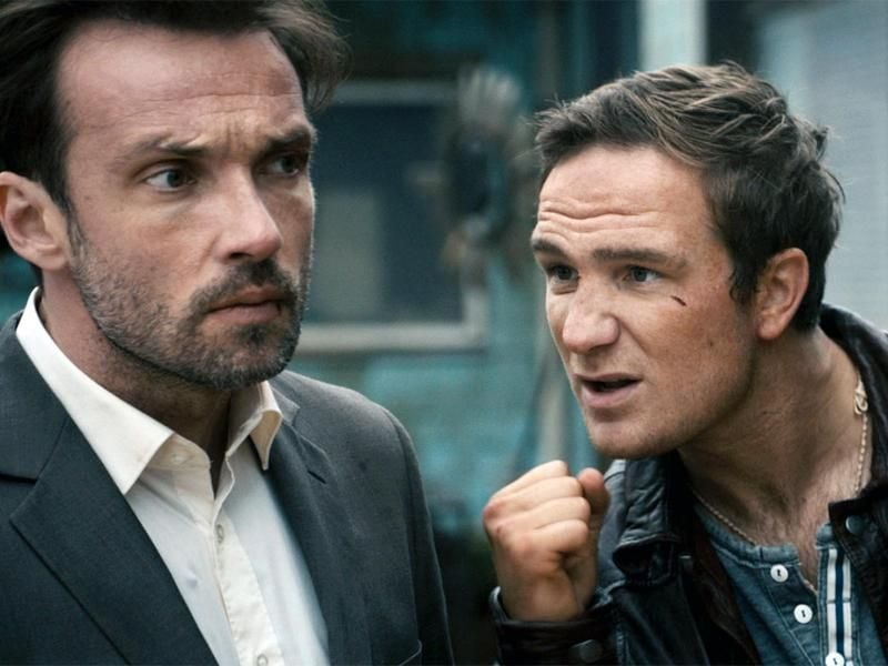 Die Brüder Mirko (Lucas Gregorowicz) und Letscho Talhammer (Frederick Lau) sitzen wieder im selben Boot. Foto: Tamtam Film NDR