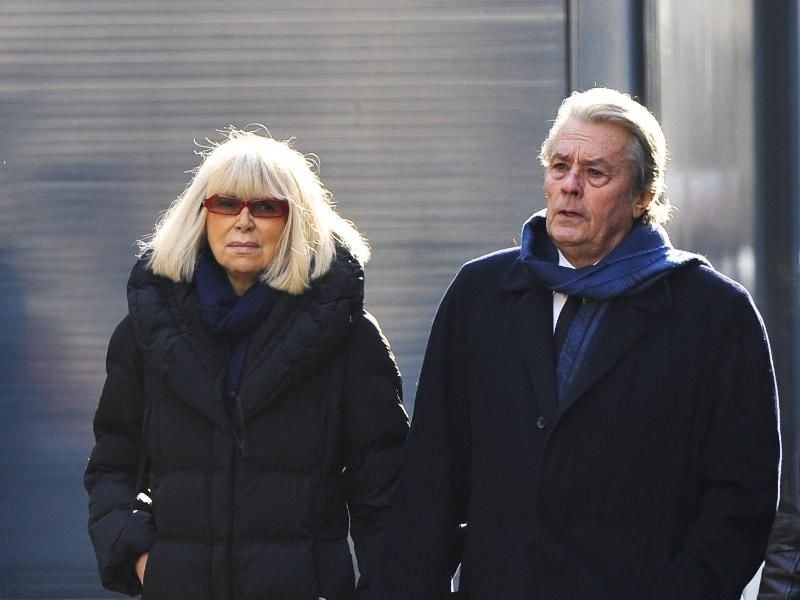 Mireille Darc und Alain Delon Hand in Hand (2010). Foto: Christophe Morin