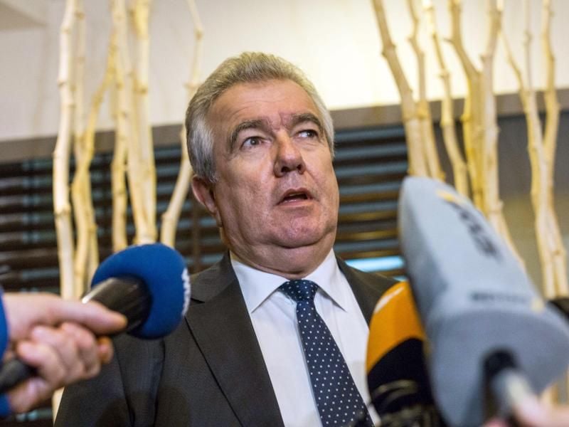 Vizepräsident Frymuth geht nicht davon aus, dass Verbandsboss Fritz Keller in der derzeitigen Krise DFB verlassen könnte. Foto: Philipp von Ditfurth/dpa