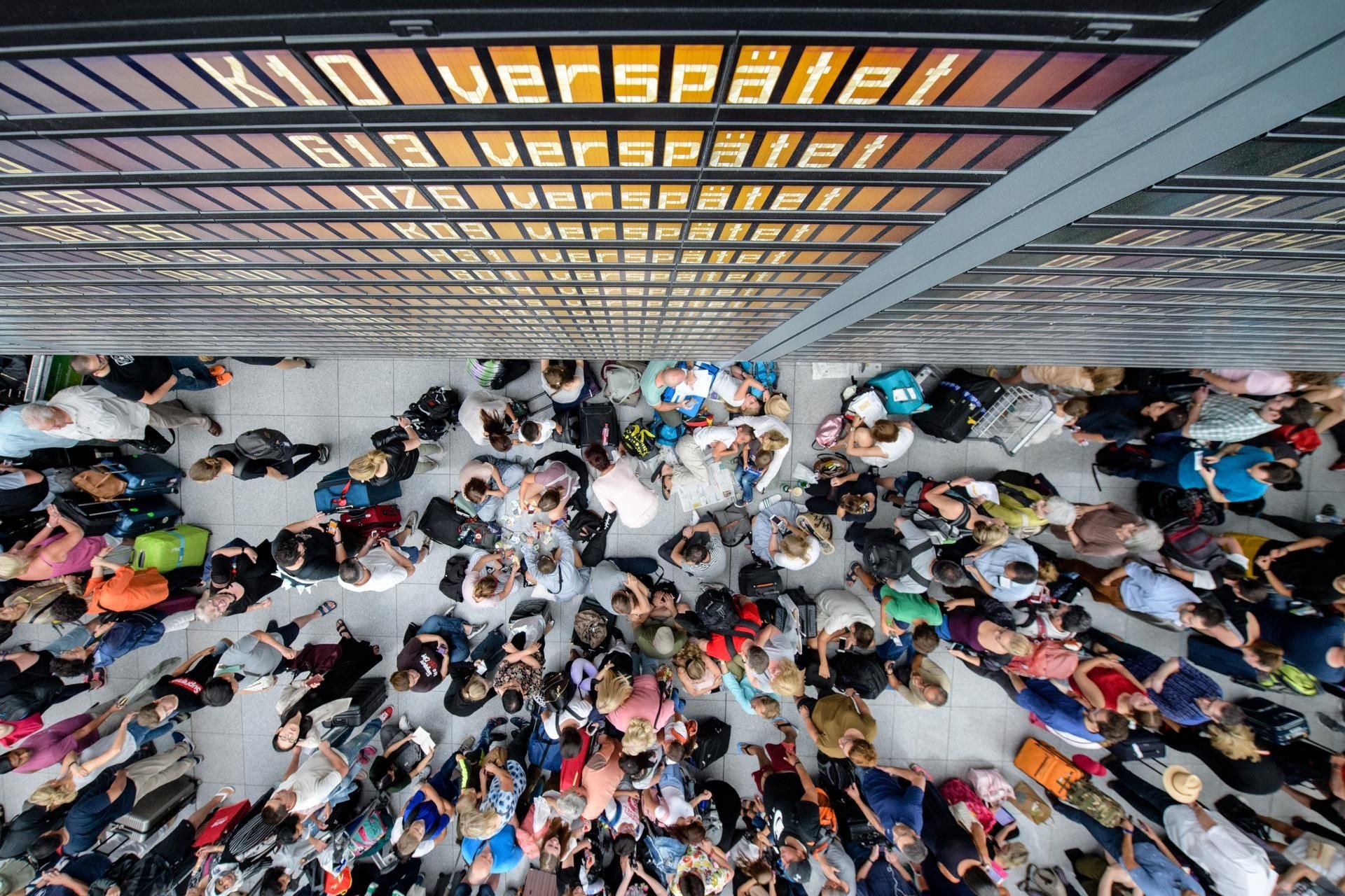Eine Sicherheitspanne hatte am Münchener Flughafen am Wochenende großes Chaos ausgelöst. Der Schaden geht in die Millionen.