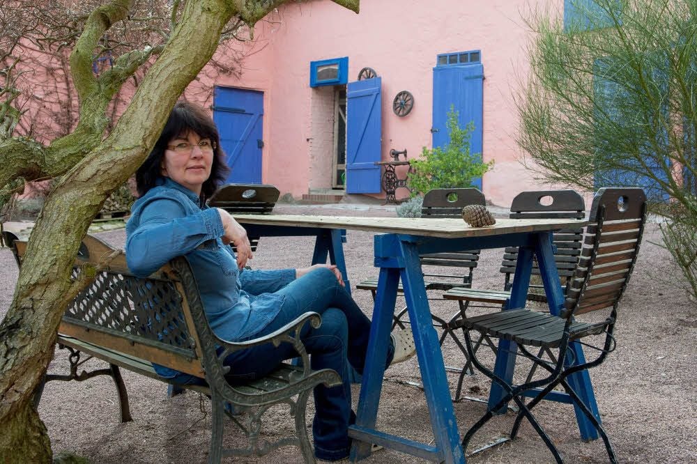 Selbst ist die Frau: Manuela Beuche machte aus einem Drei-Seiten-Hof in Teicha eine Pension.