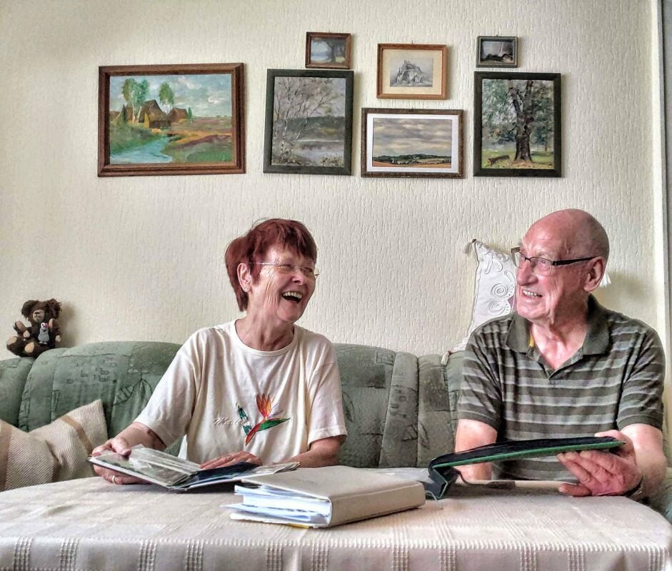 Wenn sie die alten Fotoalben wälzen, sind Renate und Dieter Vogel aus Dessau wieder in den Ferienheimen in Olbernhau, Neuglobsow und auf Rügen.