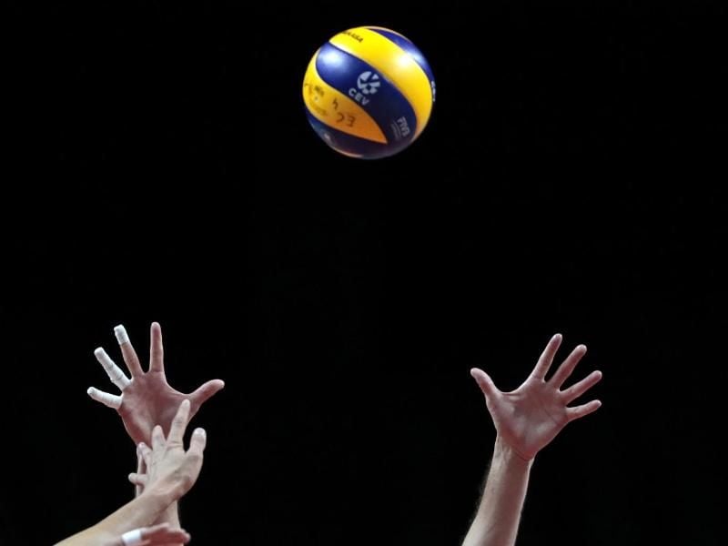 Bei der U20-EM der Volleyballer in Tschechien ist es zu einem Coronavirus-Ausbruch gekommen. Foto: Virginia Mayo/AP/dpa