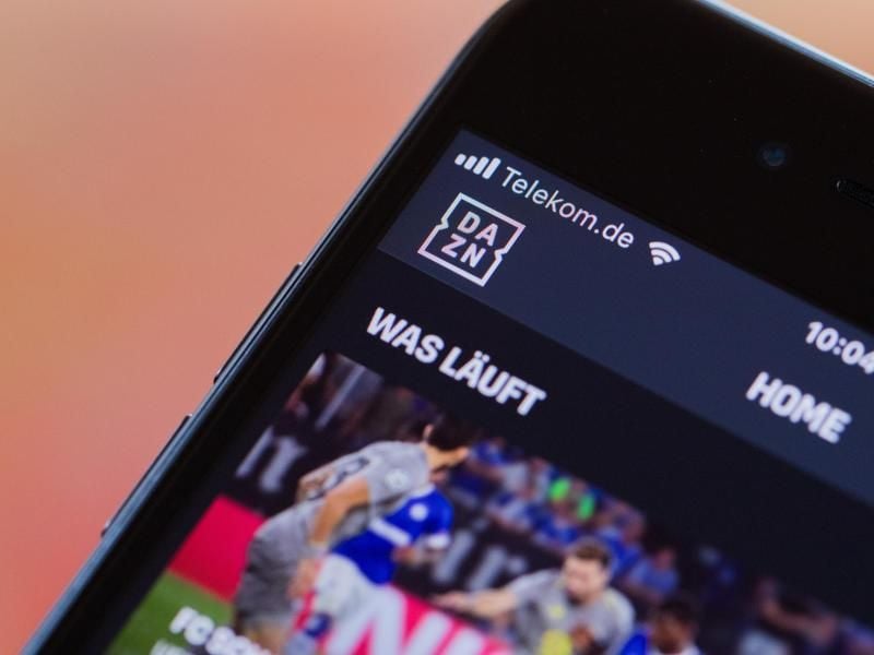 Der Streamingdienst DAZN ist neuer Akteur beim Angebot der Übertragung der Bundesliga. Foto: Rolf Vennenbernd