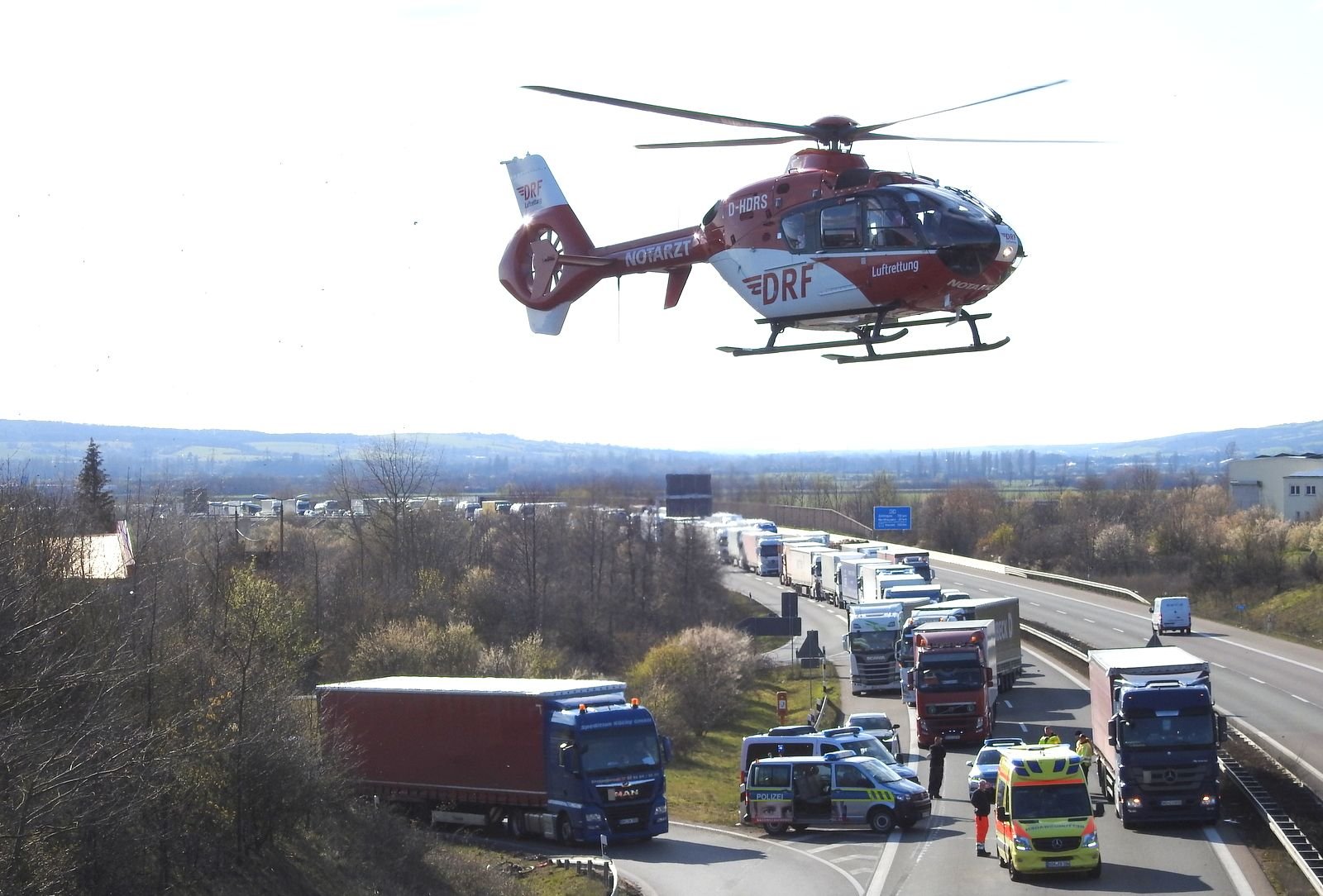 Unfall auf der A38: Ein Rettungshubschrauber war im Einsatz.