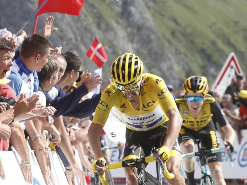 Julian Alaphilippe will auch auf der 15. Tour-Etappe das Gelbe Trikot verteidigen. Foto: Thibault Camus/AP