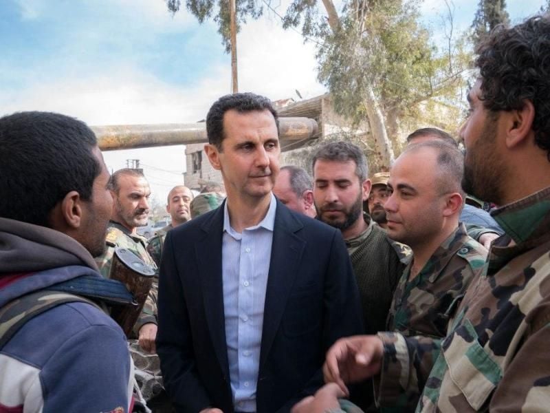 Syriens Präsident Assad bei einem Besich der Regierungstruppen in der umkämpften Region Ost-Ghuta bei Damaskus. Foto: Syrian Presidency/XinHua