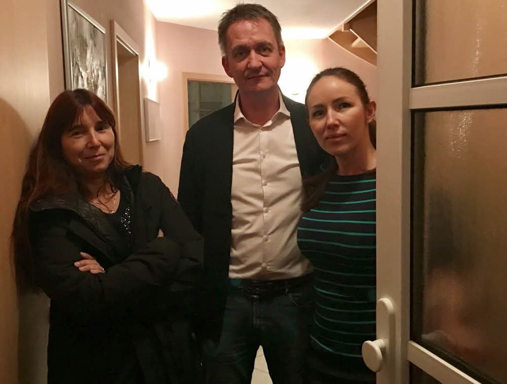 Ilka Kotte (links) sowie Heiko und Irina Gothe sorgen sich um die Sicherheit in Heide-Süd. Das Wohnviertel wird von Einbrechern heimgesucht. Die Staatsanwaltschaft glaubt an organisierte Banden aus Osteuropa.
