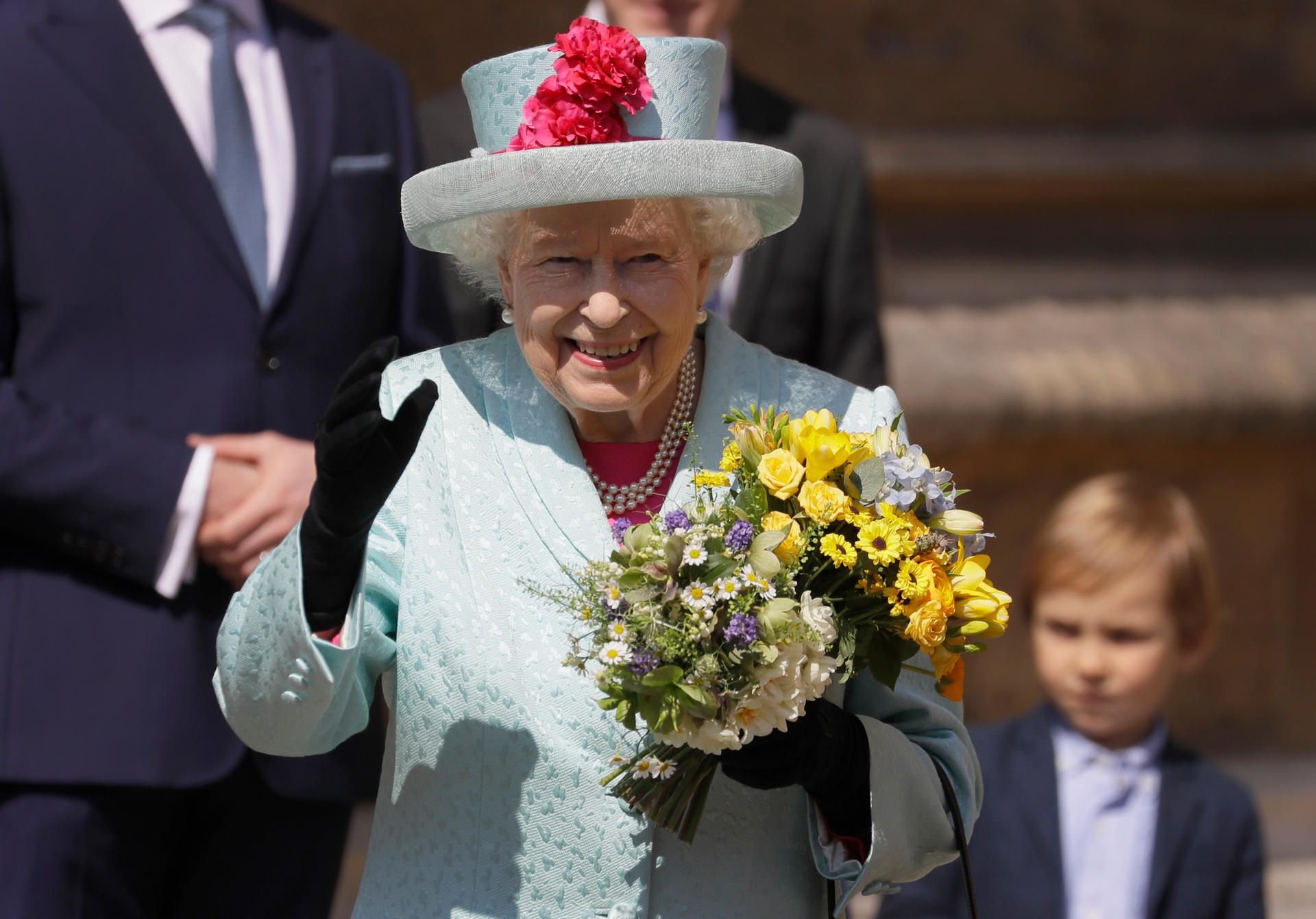 Queen Elizabeth nach der Ostermesse in der St. George's Kapelle im Schloss Windsor
