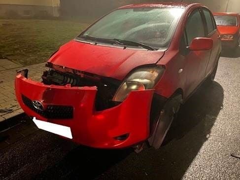 Das Auto wurde durch den Böller erheblich beschädigt.