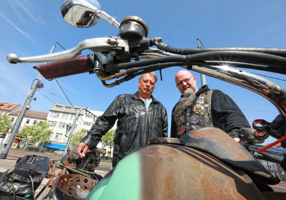 Hinter Karl-Heinz-Richter (li.) und Ingo Ondey stehen viele Biker mit Herz.