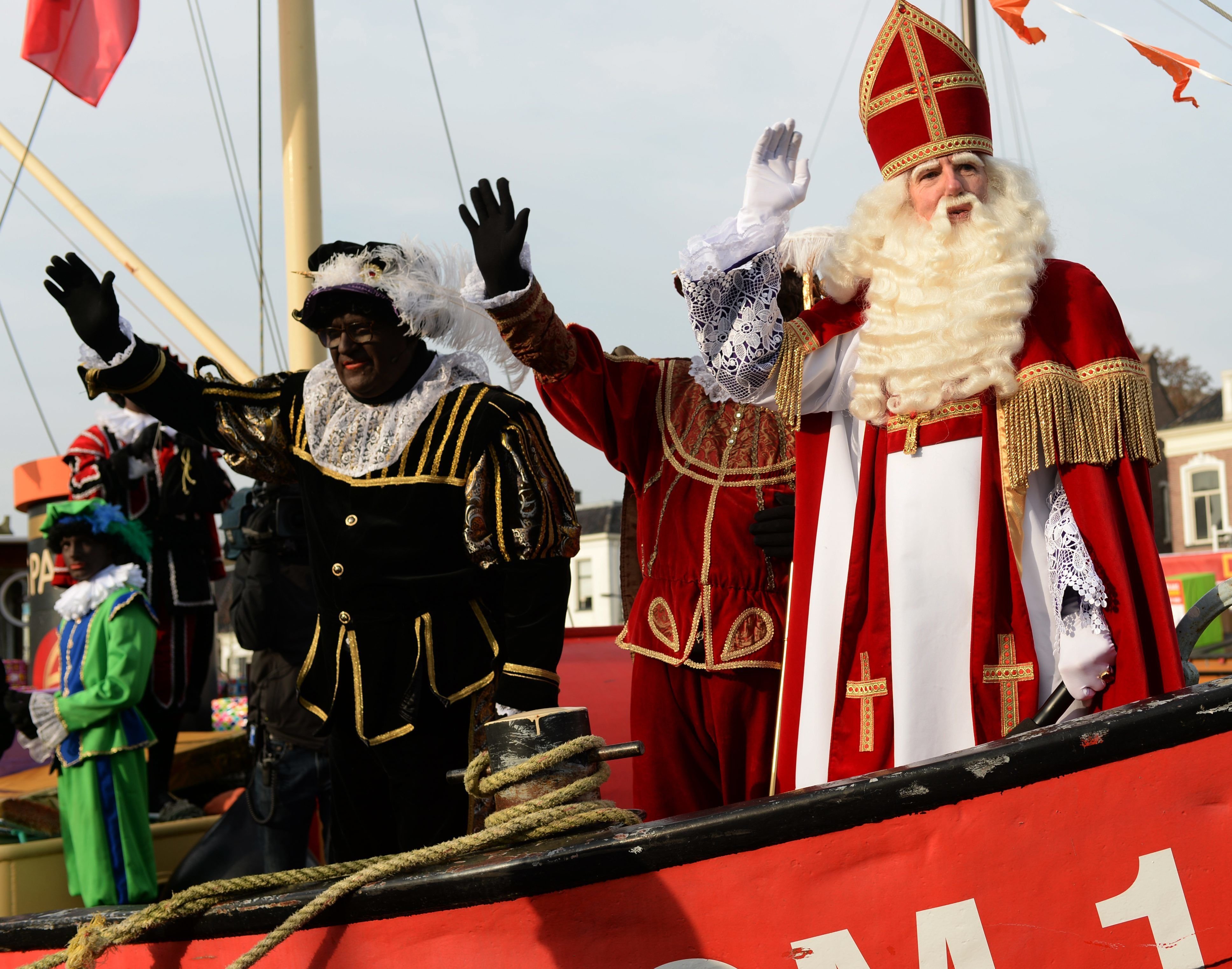 Der Einzug des Sinterklaas löst jedes Jahr bei vielen Kindern in den Niederlanden Furcht, aber auch Freude aus. Nicht so bei einigen Bürgern, die in seinem Knecht, dem "Zwarte Piet" (Schwarzer Peter), Rassismus sehen.