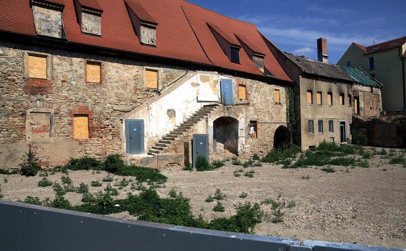 Umfangreich ließ die Stadt Bernburg das Grundstück hinter dem Brandhaus in der Breiten Straße 24 entrümpeln.