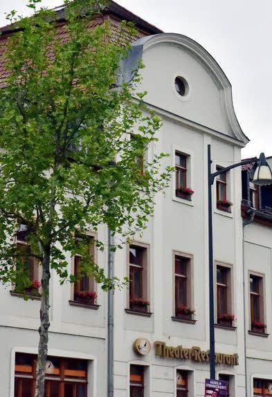 Blick auf das Kulturhaus in der Merseburger Straße.