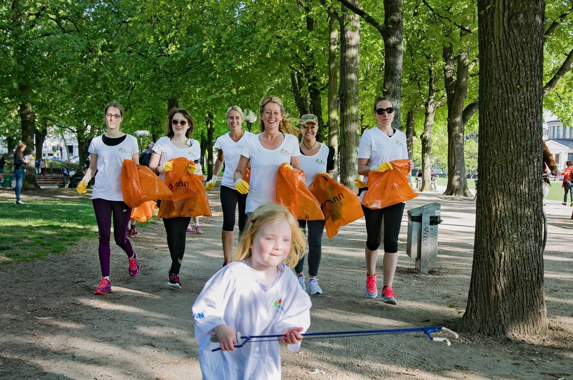 Beim „Ploggen" wird während des Joggens Müll eingesammelt.