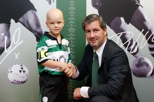 Bewegende und große Geste von Sporting Lissabon: Sie nahmen den fünfjährigen Francisco unter Vetrag.