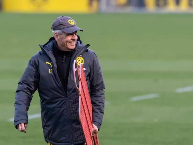 Ist mit Borussia Dortmund gegen Zenit St. Petersburg schon früh unter Zugzwang: BVB-Coach Lucien Favre. Foto: Bernd Thissen/dpa