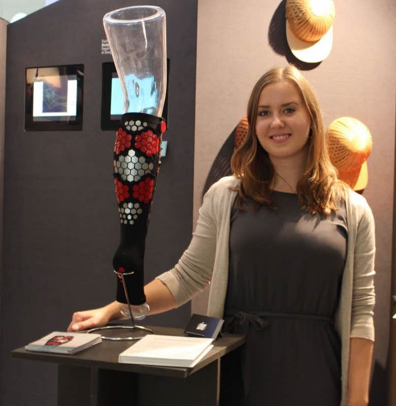 Die Dessauer Designstudentin Isabelle Martyna hat den Thrombosestrumpf während ihres Studiums designt.