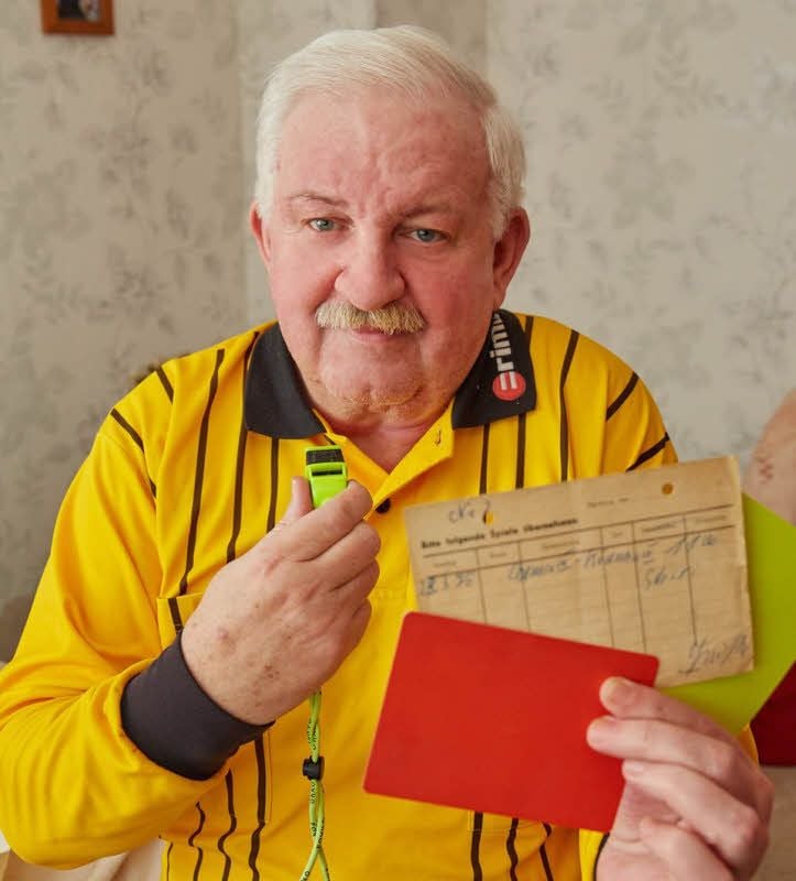 Eckhard Krüger ist seit 43 Jahren auf den Fußballplätzen des Kreises unterwegs.