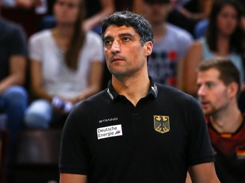 Startete mit den deutschen Volleyballern erfolgreich in die Nationenliga: Bundestrainer Andrea Giani. Foto: Christoph Schmidt