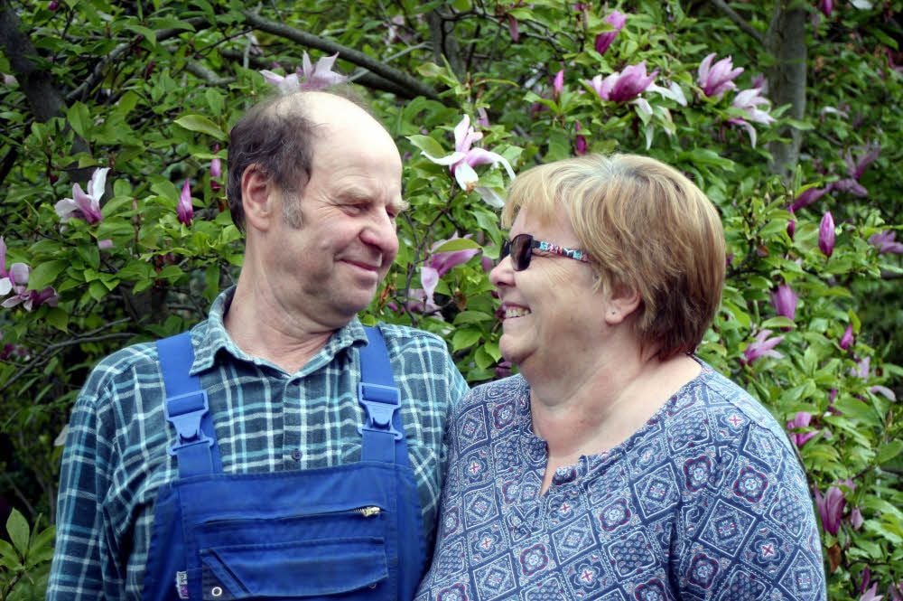 Petra (geborene Weis) und Peter Richter - vor 40 Jahren, am 17. April 1979, lernten sie sich am Tor des Wittenberger Mühlenbau-Betriebs kennen, als große Teile des Werks einem verheerenden Brand zum Opfer vielen.