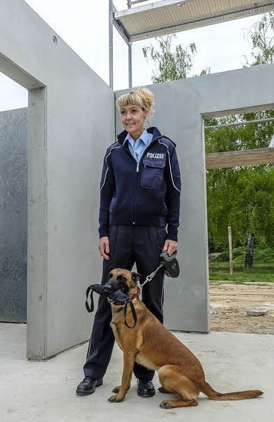Katja Hillert mit ihrer Hündin „Rakete Käthe vom Holzhäuser Flur“