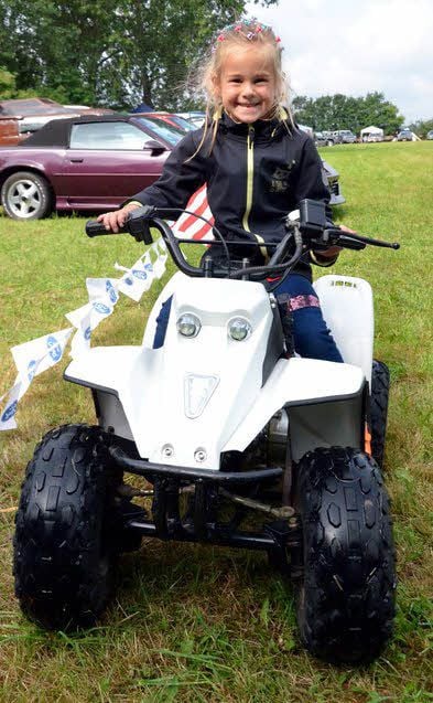 Lena Gleinkamm ist mit dem Quad über die Wiese gedüst.