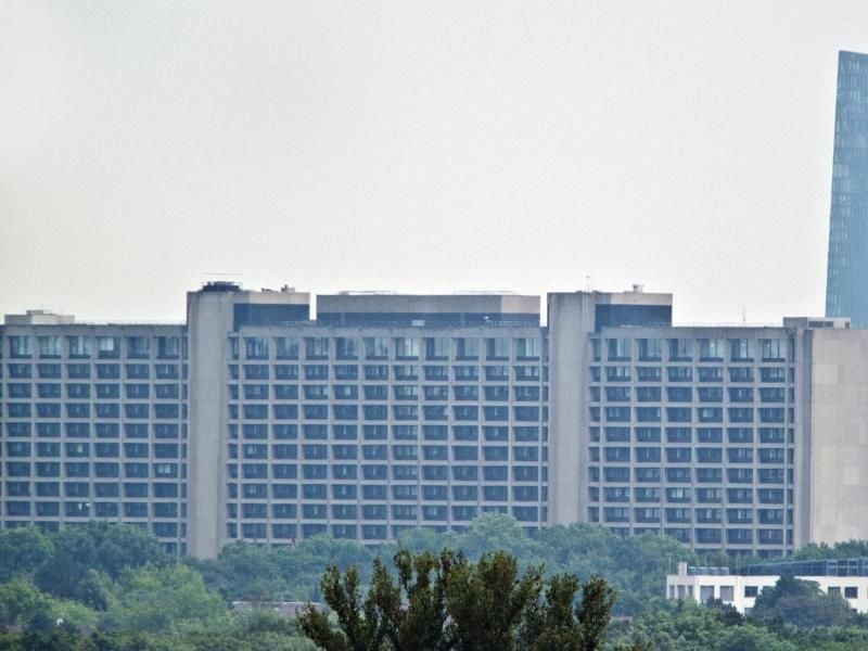 Die Deutsche Bundesbank (im Vordergrund) ermittelt täglich die aktuelle Umlaufrendite. Foto: Boris Roessler