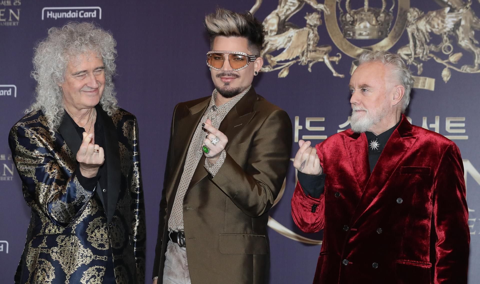 Südkorea, Seoul: Mitglieder der britischen Band Queen, Brian May (l-r), Gitarrist, Adam Lambert, Sänger (Ersatz für den verstorbenen Leadsänger Mercury), und Roger Taylor.