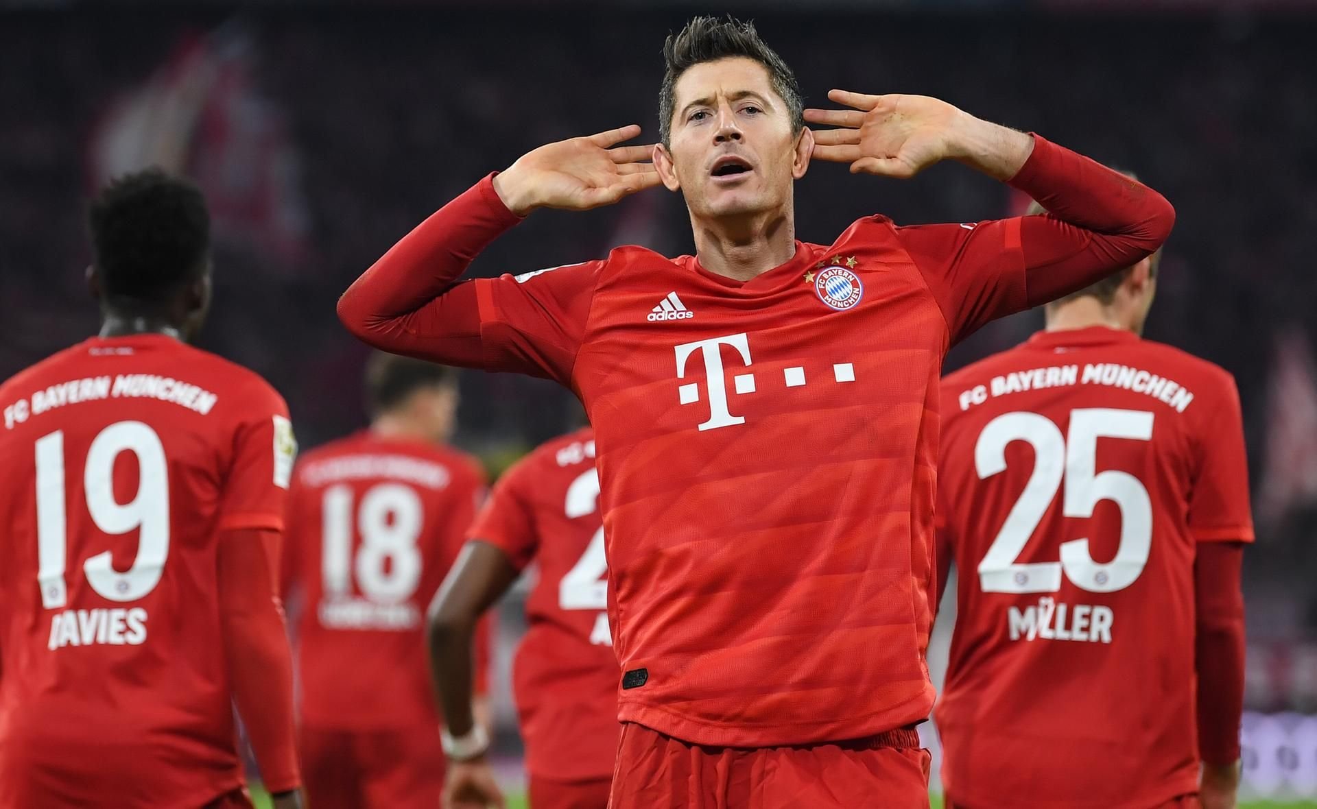 Robert Lewandowski bejubelt seinen Treffer zum 1:0.