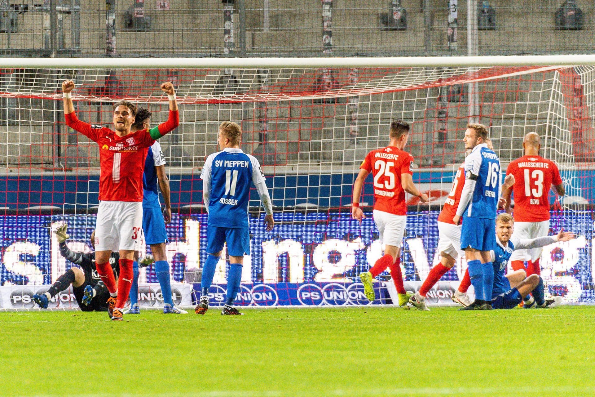 Erleichterung bei HFC-Kapitän Jonas Nietfeld (l.) nach dem Tor zum 2:1 gegen den SV Meppen.