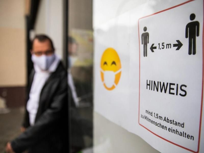 Auch in Berlin werden die Maßnahmen zur Eindämmung des Coronavirus verschärft. Foto: Christoph Soeder/dpa
