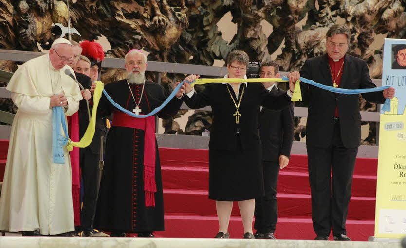 Landesbischöfin Ilse Junkermann (Evangelische Kirche Mitteldeutschland), Bischof Gerhard Feige (Bistum Magdeburg) und der anhaltische Kirchenpräsident Joachim Liebig (re.) bei Papst Franziskus.