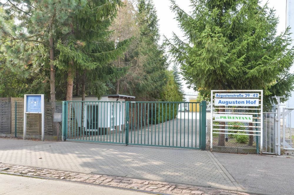 In der Augustenstraße soll eine Gemeinschaftsunterkunft für Flüchtlinge entstehen, doch der Bau hat sich schon stark verzögert.