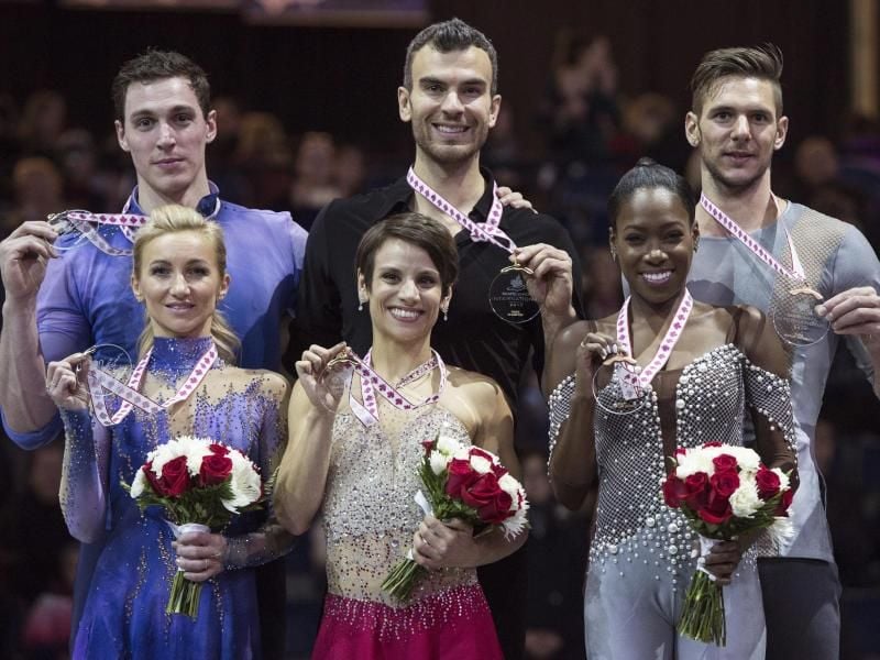 Aljona Savchenko und Bruno Massot mit Silber (l-r), die kanadischen Sieger Meagan Duhamel und Eric Radford und Vanessa James und Morgan Cipres aus Frankreich. Foto: Paul Chiasson