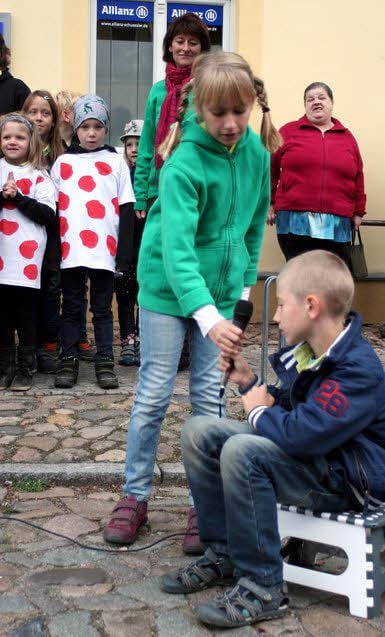 Menschen sind unterschiedlich, das verdeutlichten Holzdorfer Grundschüler am Beispiel von Eric und Matti.