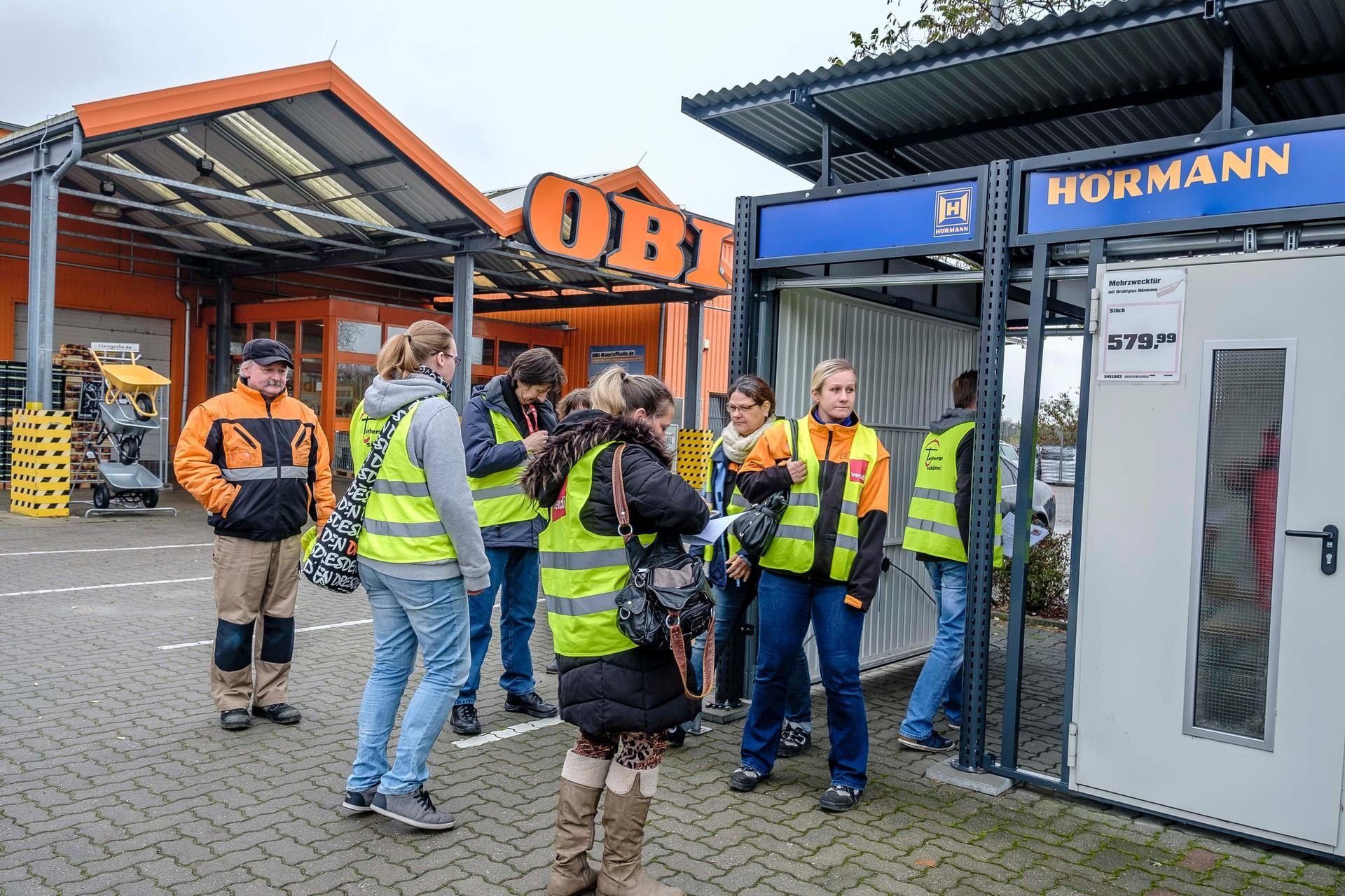 Die Mitarbeiter der Wittenberger OBI-Filiale streiken.