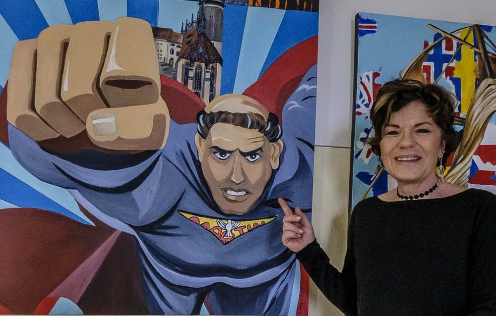 Martin Luther als Superman mit Elke Folgner