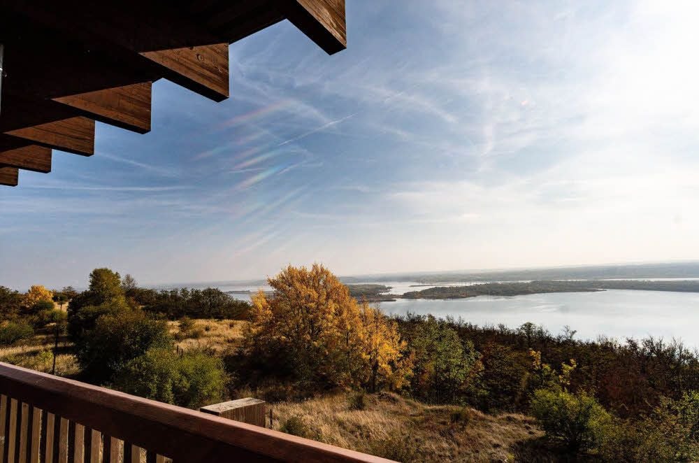 Ein Blick vom maroden Holzturm auf der Klobikauer Halde.