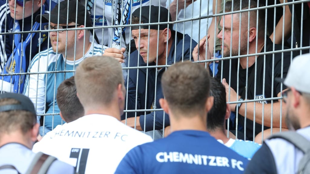 Daniel Frahn soll das Spiel beim HFC inmitten rechtsextremer CFC-Fans verlebt haben.